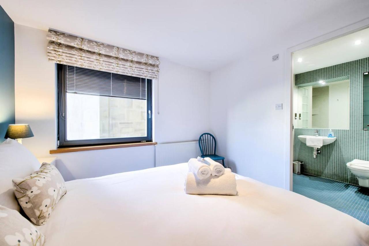 Altido Alluring 3Br Apt Near The Centre With Parking Единбург Стая снимка